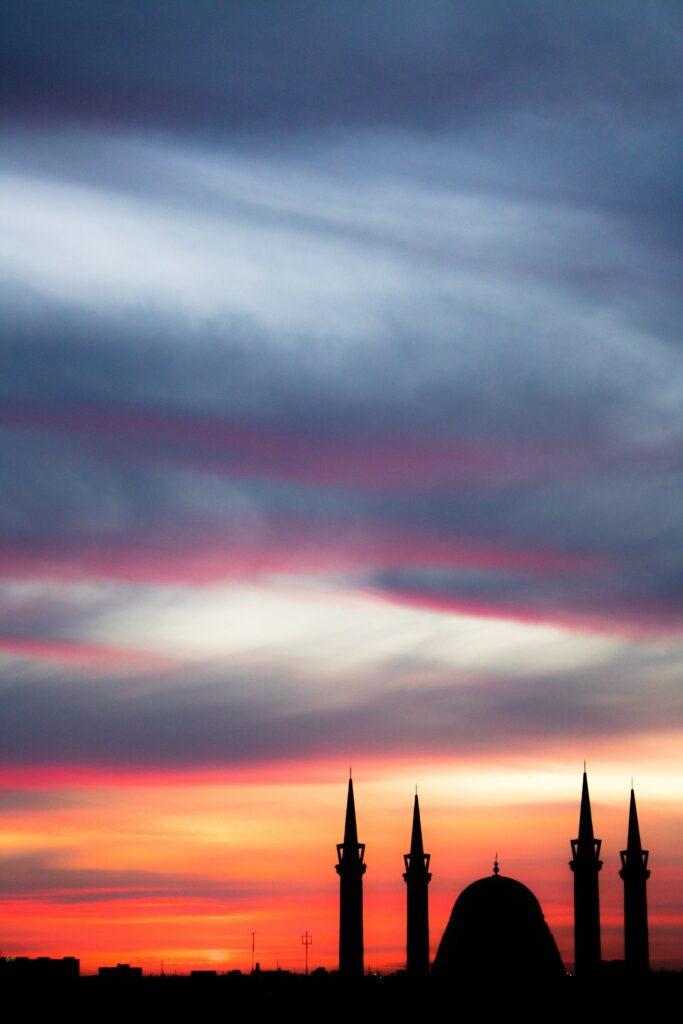 Serene Sunset Wallpaper: Grand Mosque Silhouette in Vibrant Colors