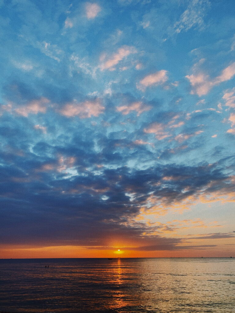 Stunning HD Sunset Wallpaper: Calm Ocean & Sky Reflection