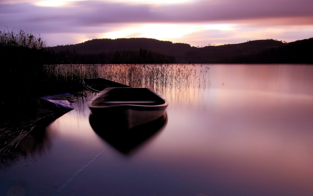 Serene Sunset on Abstract Lake: The Perfect Chill Wallpaper in 2K