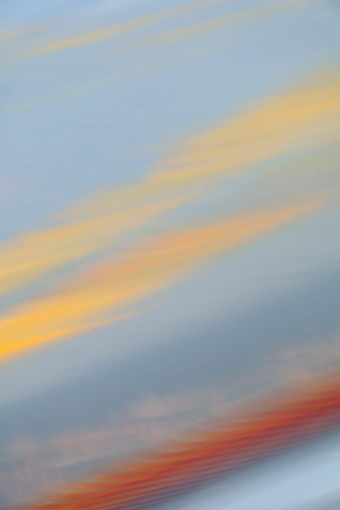 Serene Sunset HD Wallpaper: Soft Color Blends for Your Device
