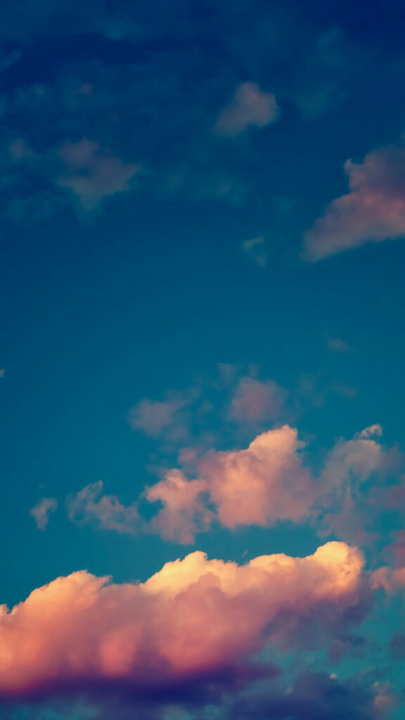 Serene Sunset HD Wallpaper: Fluffy Clouds & Gradient Sky Background