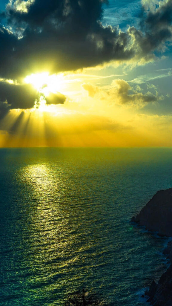 Serene Sunset Wallpaper: Tranquil Ocean, Golden Rays & Dramatic Clouds