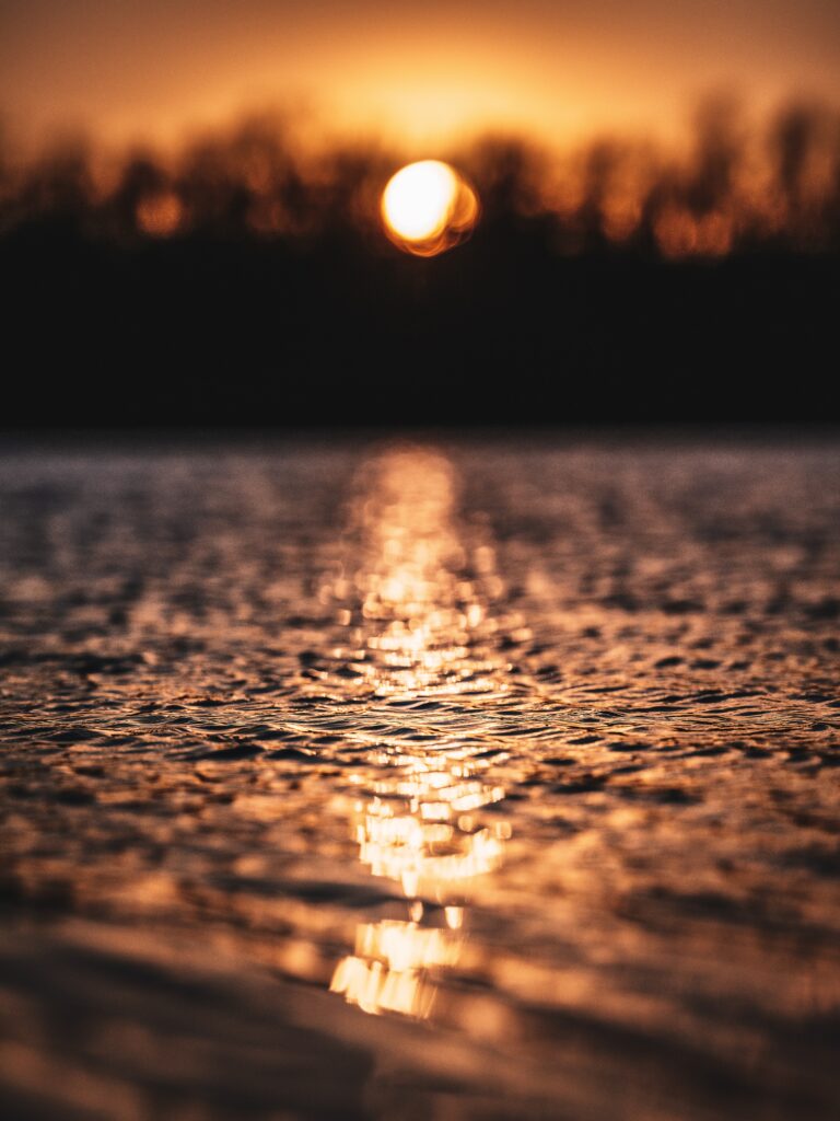 Serene Sunset Wallpaper: Warm Hues & Dreamy Water Reflection