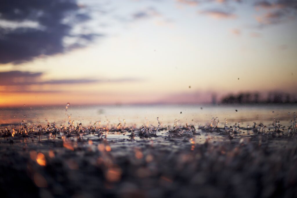Tranquil Sunset Wallpaper: Water Droplets & Liquid Patterns