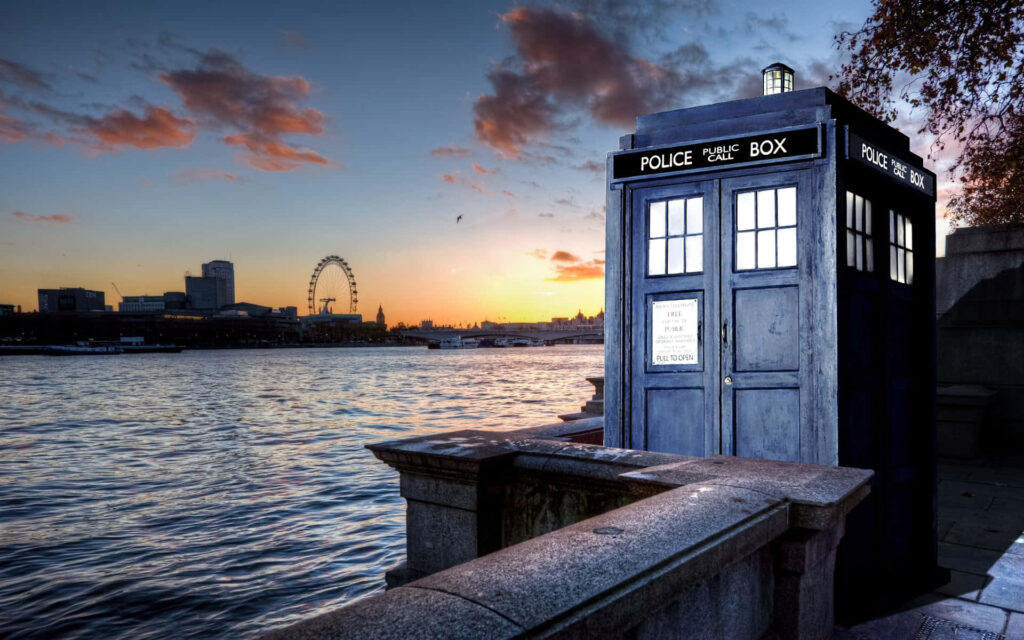 Serene TARDIS Wallpaper: Sunset Reflections at the Docks