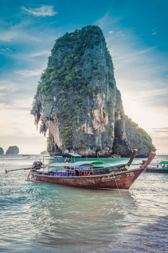 Serene Thai Longtail Boat in Clear Waters - Stunning Wallpaper Background