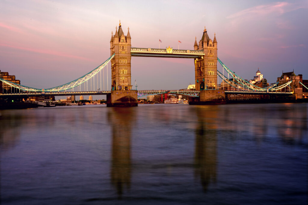 Elegant Tower Bridge at Sunset: Pink Sky Wallpaper Background
