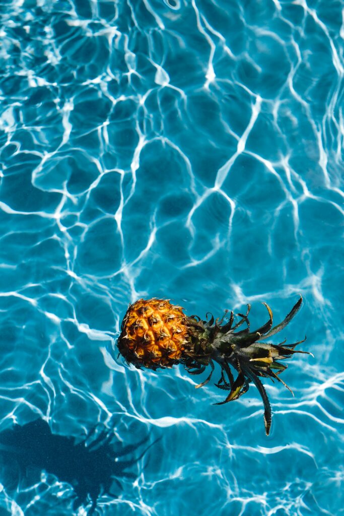 Vibrant Tropical Pineapple Wallpaper: Refreshing Poolside Vibe