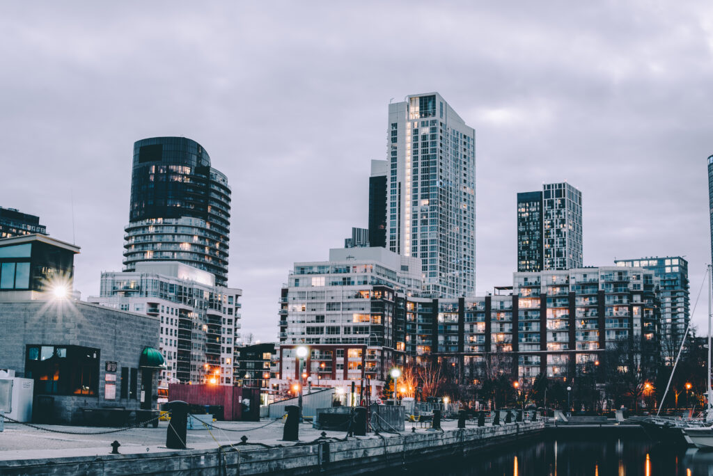 Twilight Cityscape Wallpaper: Serene Modern Urban Reflection