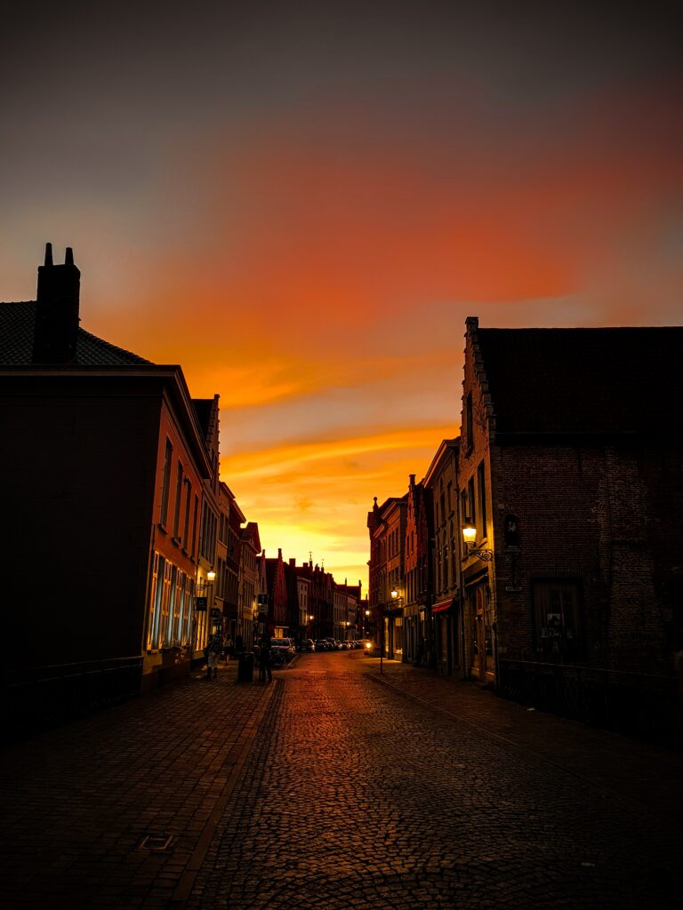 Serene Twilight Street Scene Wallpaper: Rustic Lanterns & Vibrant Sky