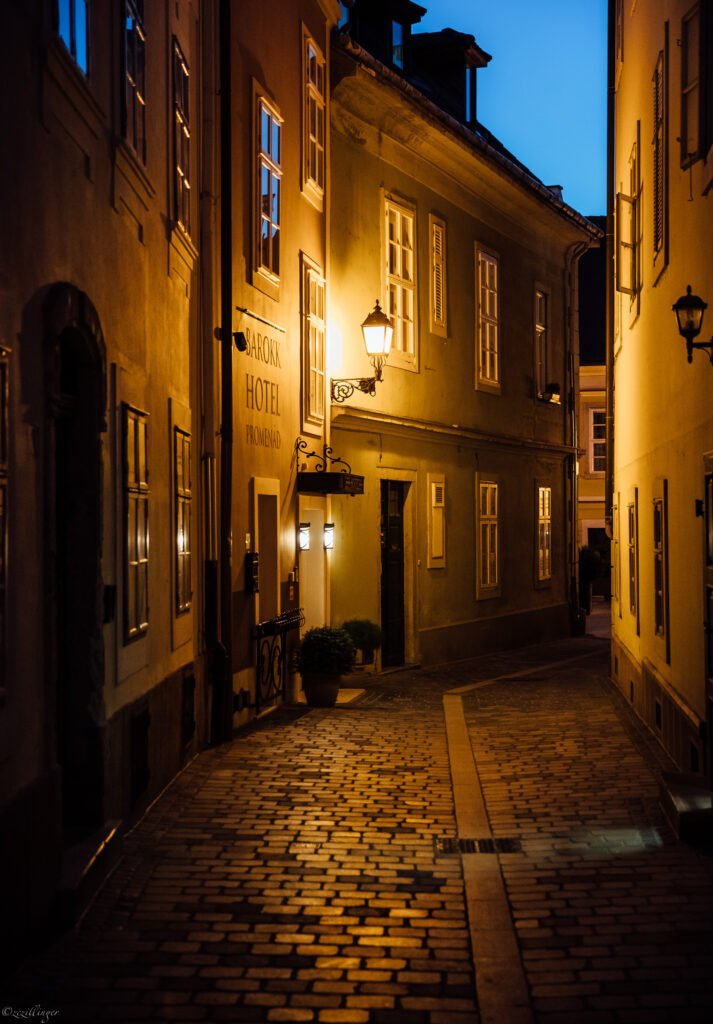 Serene Twilight Street View Wallpaper: Warm Lanterns & Cobblestone Charm