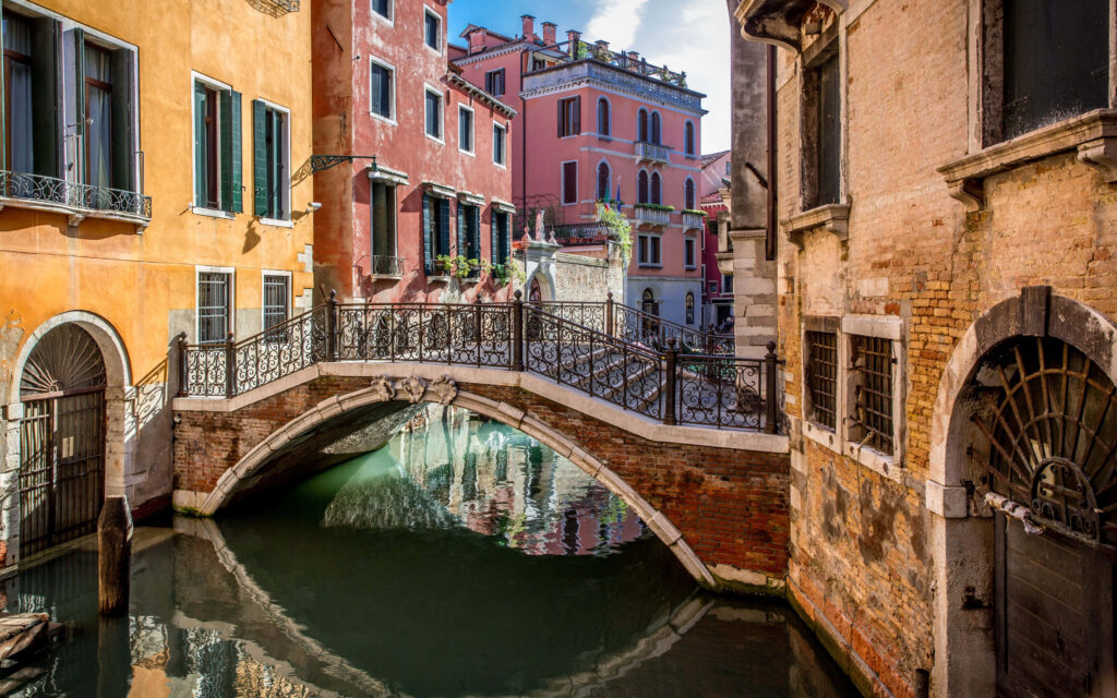 Serene Venetian Canal Wallpaper: Charming Bridge & Colorful Reflections