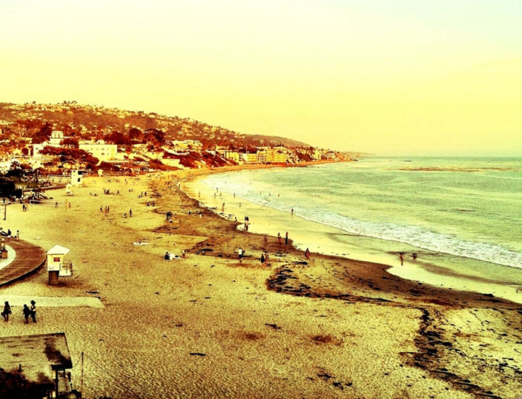 Serene Vintage Beach Wallpaper for a Nostalgic Desktop Background