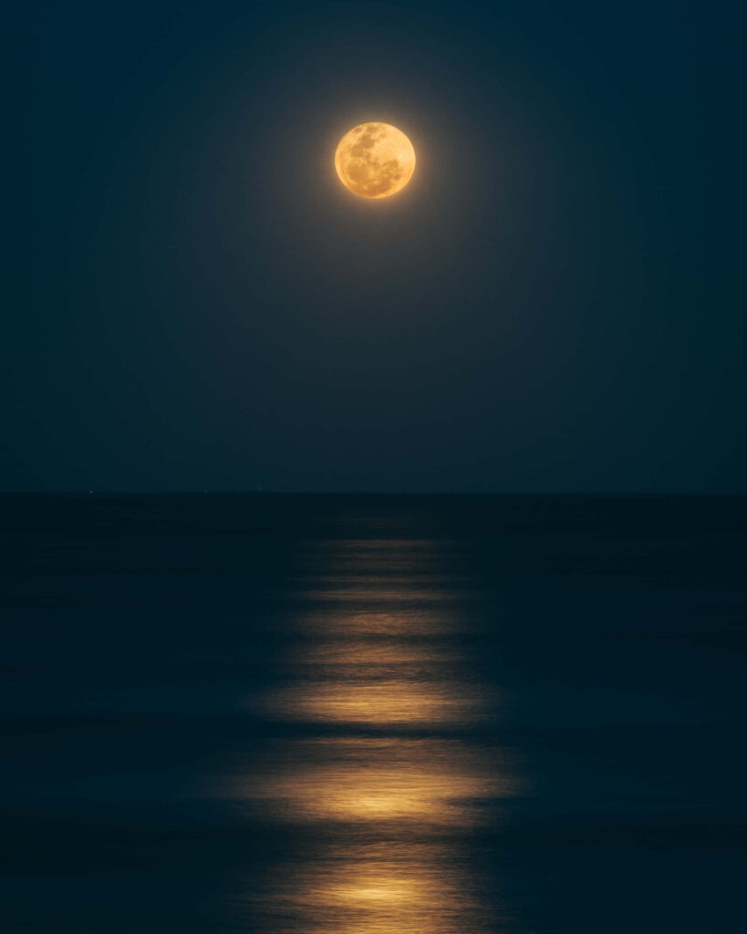 Serene Moonlit Wallpaper: Golden Glow on Calm Waters & Starry Sky