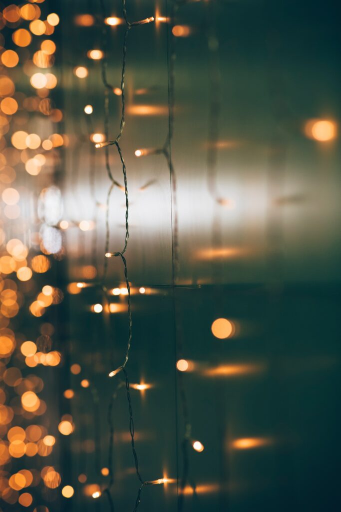 Warm Garland Lights Wallpaper: Close-Up with Enchanting Bokeh