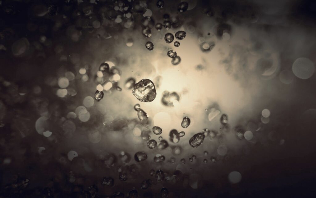 Serene Water Droplets Wallpaper Background: Captivating Atmosphere