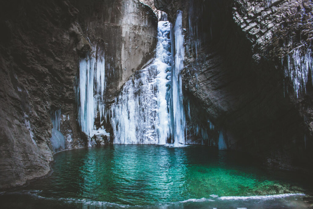 Serene Waterfall Wallpaper: Emerald Pool & Rugged Stone Retreat