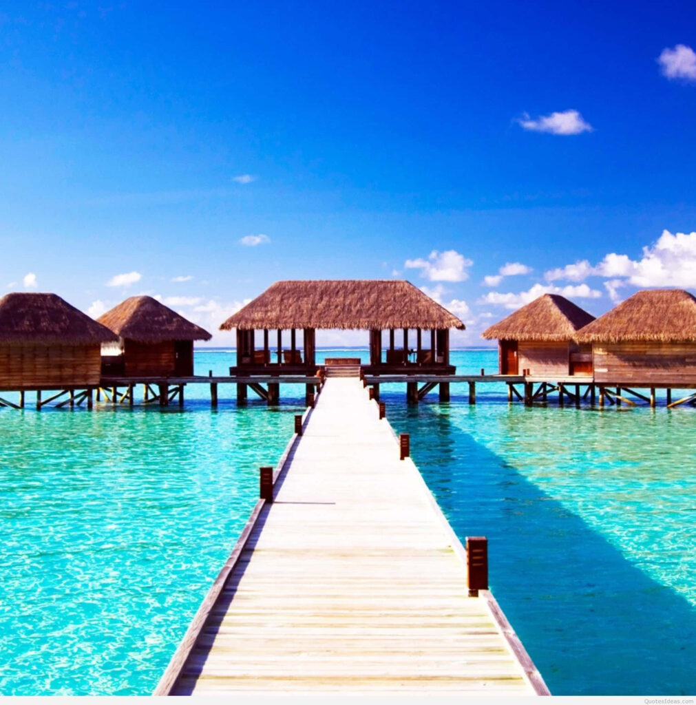 Stunning Wallpaper: Wooden Pier & Overwater Huts in Turquoise Paradise