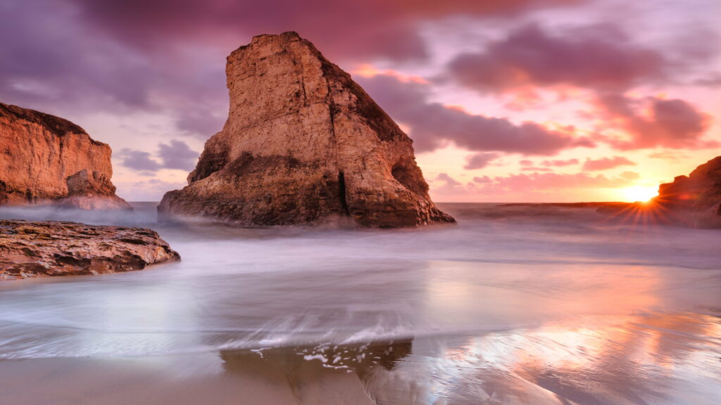 Serenity of Coastal Beauty: A Captivating Oceanic Landscape Wallpaper