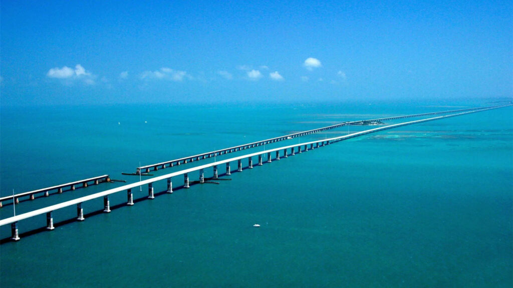 Seven Mile Bridge in Florida over turquoise waters under clear blue sky scenic wallpaper view