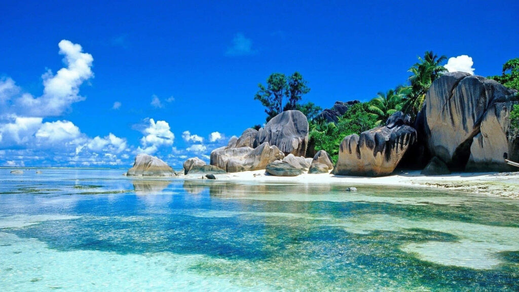 Idyllic Seychelles Beach Wallpaper: Turquoise Waters & White Sands