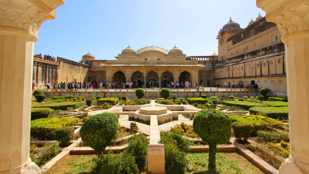 Sheesh Mahal Amer Fort wallpaper highlighting intricate architecture and garden courtyard