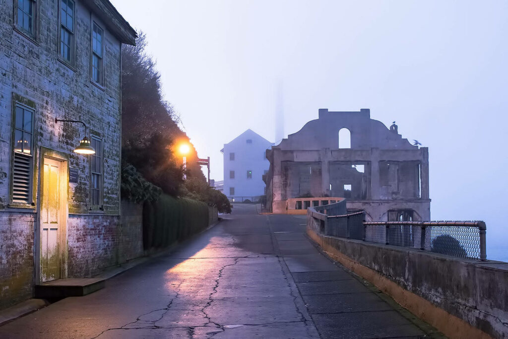 Alcatraz Island Misty Evening: Historic Buildings and Prison Remains in Serene Atmosphere Wallpaper