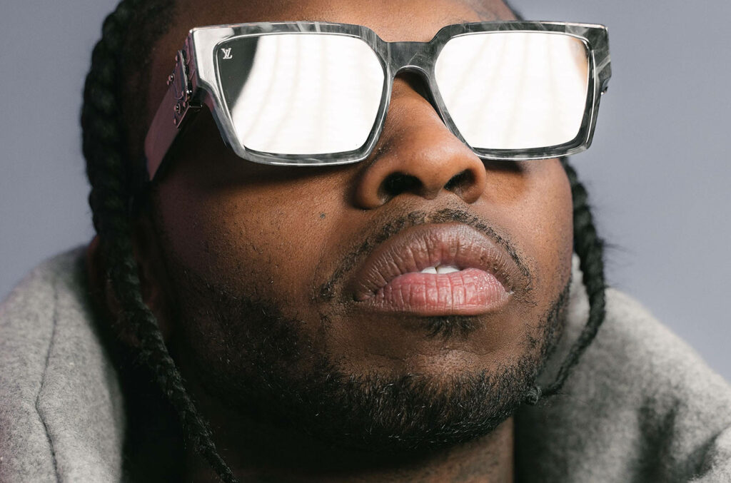 Reflective Shades: Pop Smoke's Close-Up Sunglasses Wallpaper