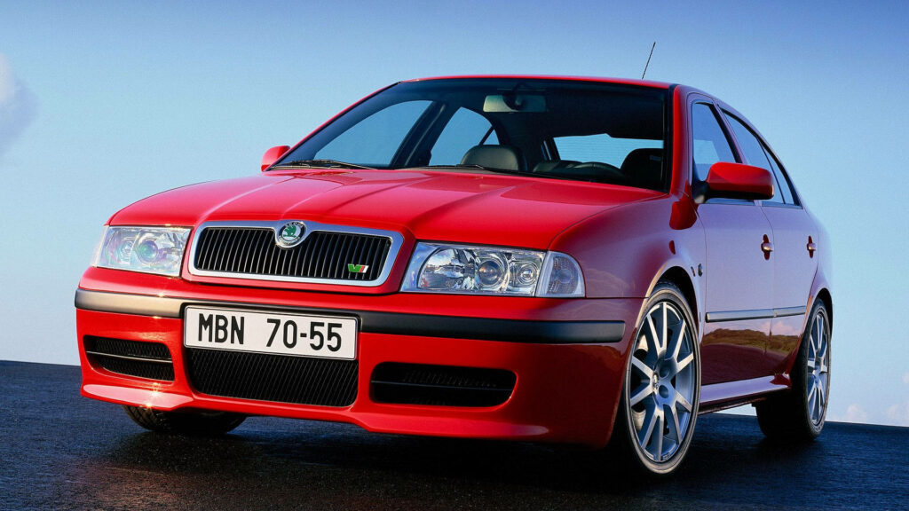 Škoda Octavia RS Wallpaper: Sporty Design & Bold Red Style