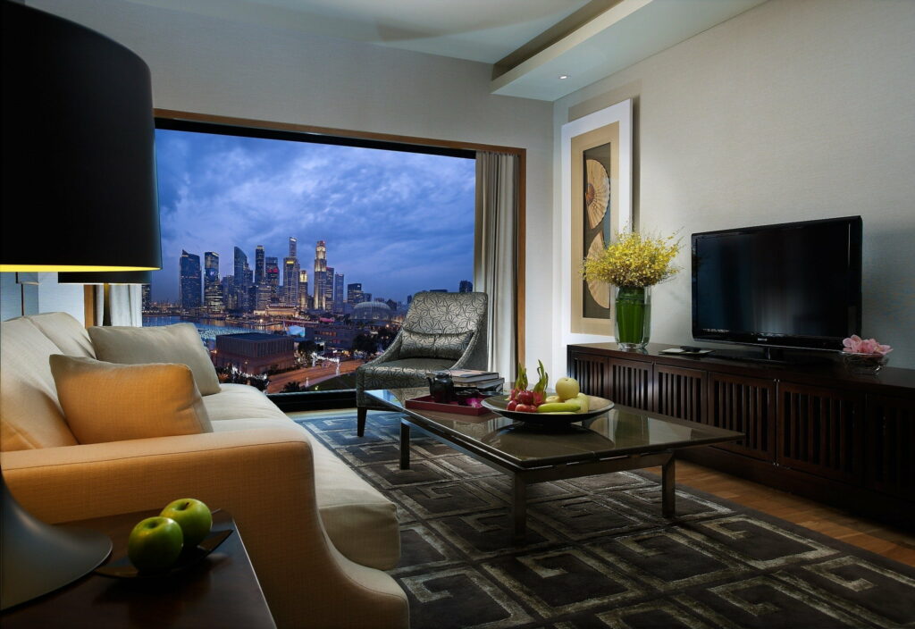 Breathtaking Skyline Serenity: Captivating Bonito Room with Stunning HD Wallpaper & Picturesque View