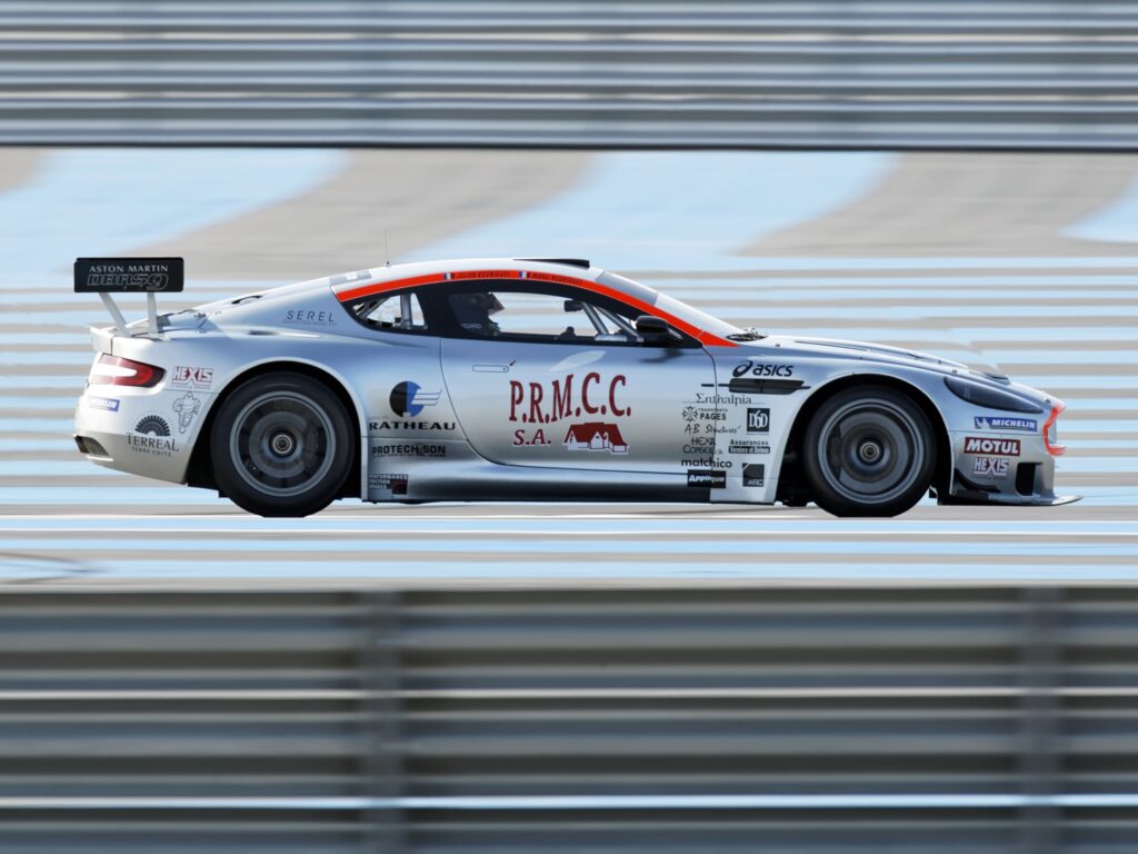2005 Aston Martin DBRS9 Side View Wallpaper - Sleek White Elegance