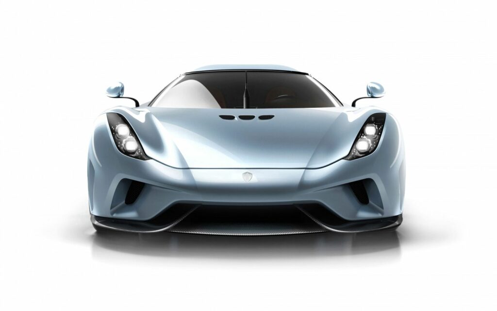 2015 Koenigsegg Regera: Sleek Silver Front View Wallpaper