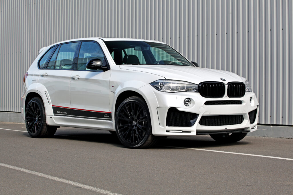 Sleek BMW F15 Wallpaper: Dynamic Design & Luxury Craftsmanship