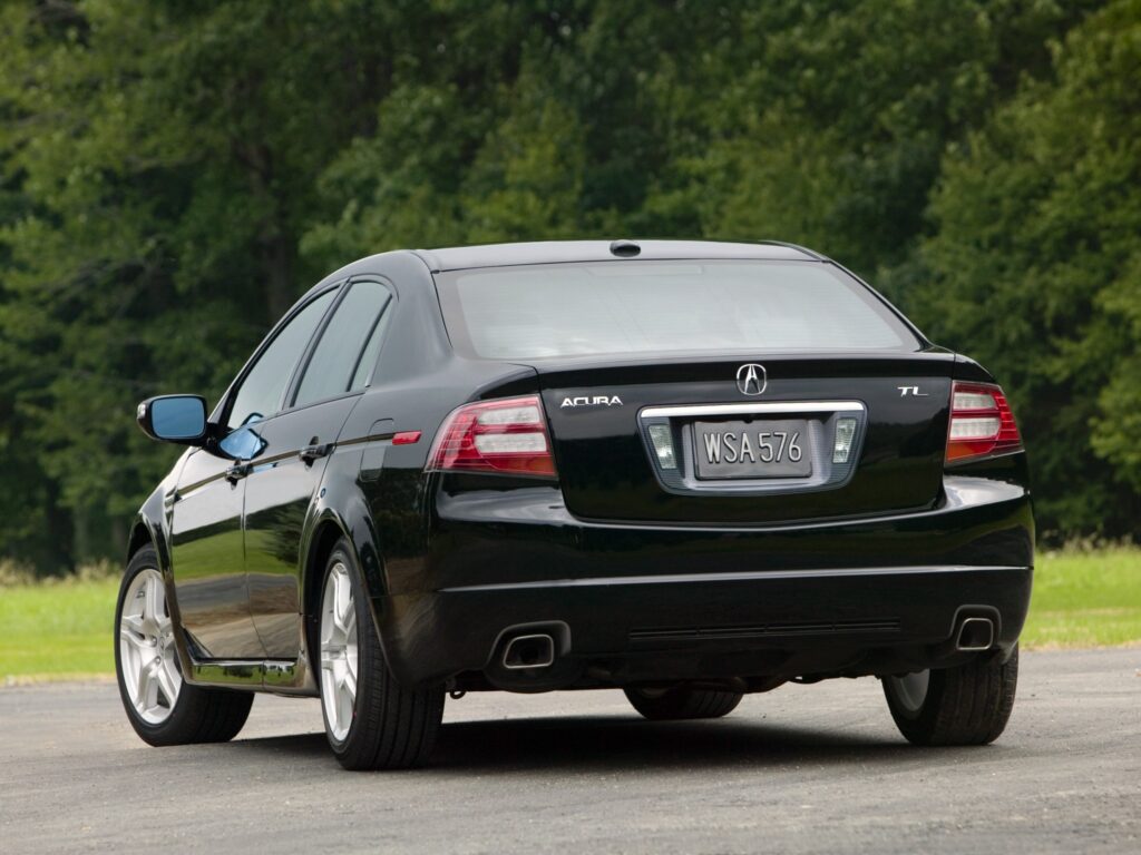 “Stylish 2007 Acura TL Rear View Wallpaper with Lush Green Background”