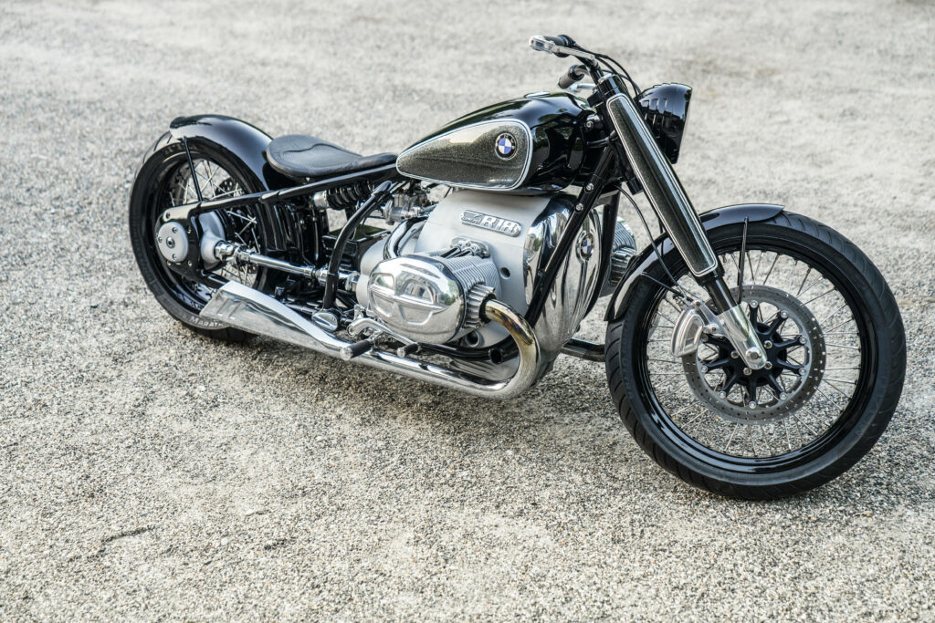 Stunning Black BMW Motorcycle Wallpaper: Modern Design & Craftsmanship