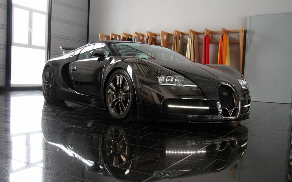 Elegant Black Bugatti Veyron Wallpaper: Luxury & Performance