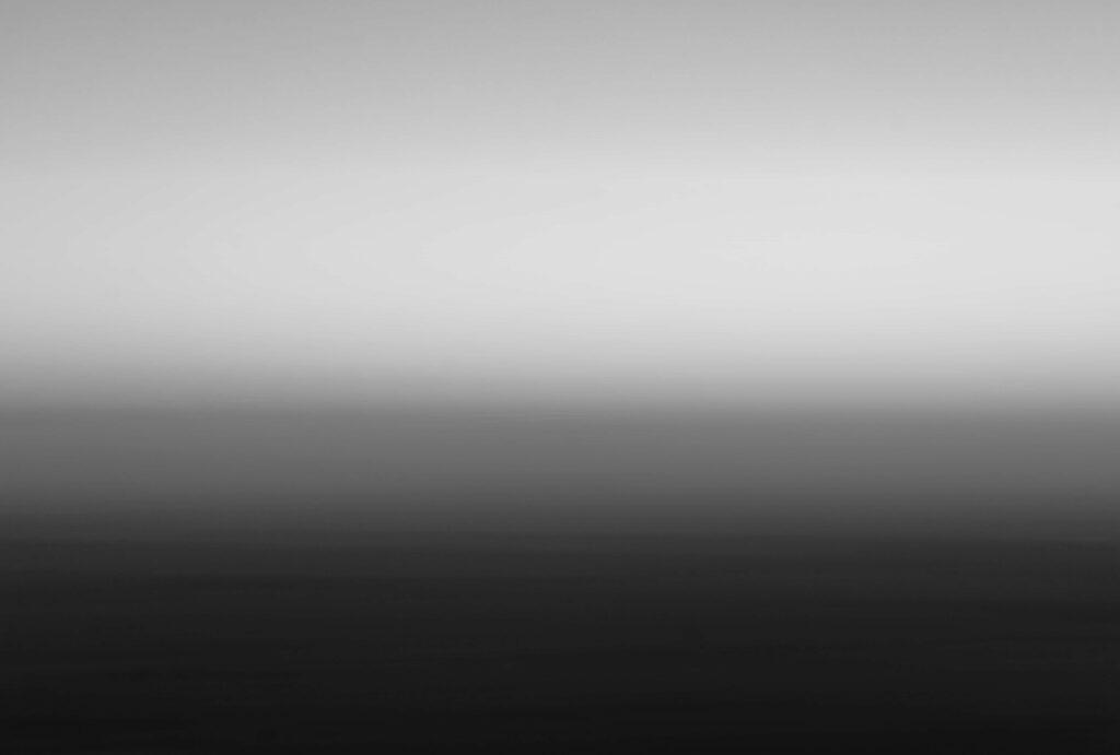Sleek Black Gradient Wallpaper: Sophisticated Light Gray to Black
