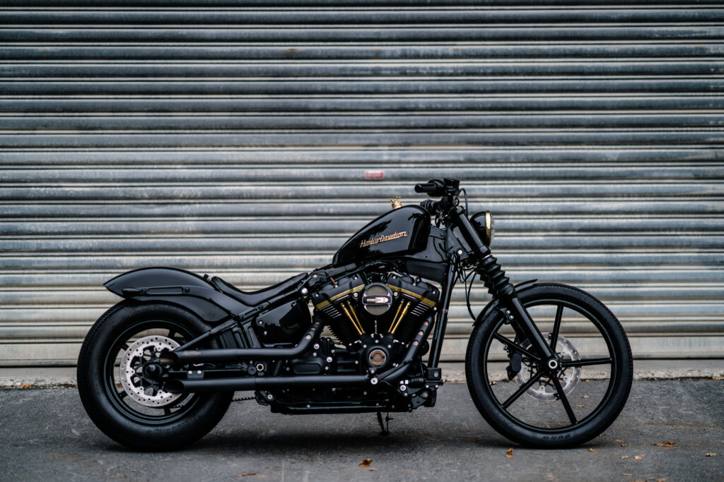 Minimalist Black Motorcycle Wallpaper: Thrill & Adventure Design