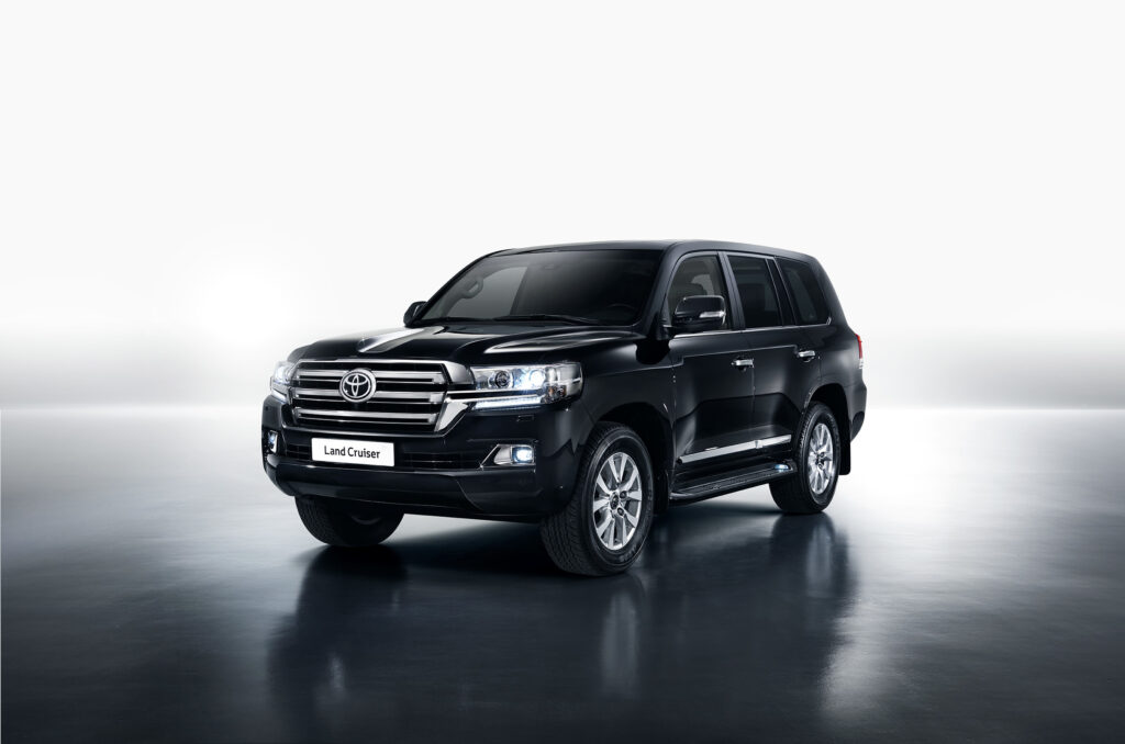 Sleek Black Toyota Land Cruiser Side View Wallpaper on Glossy Background