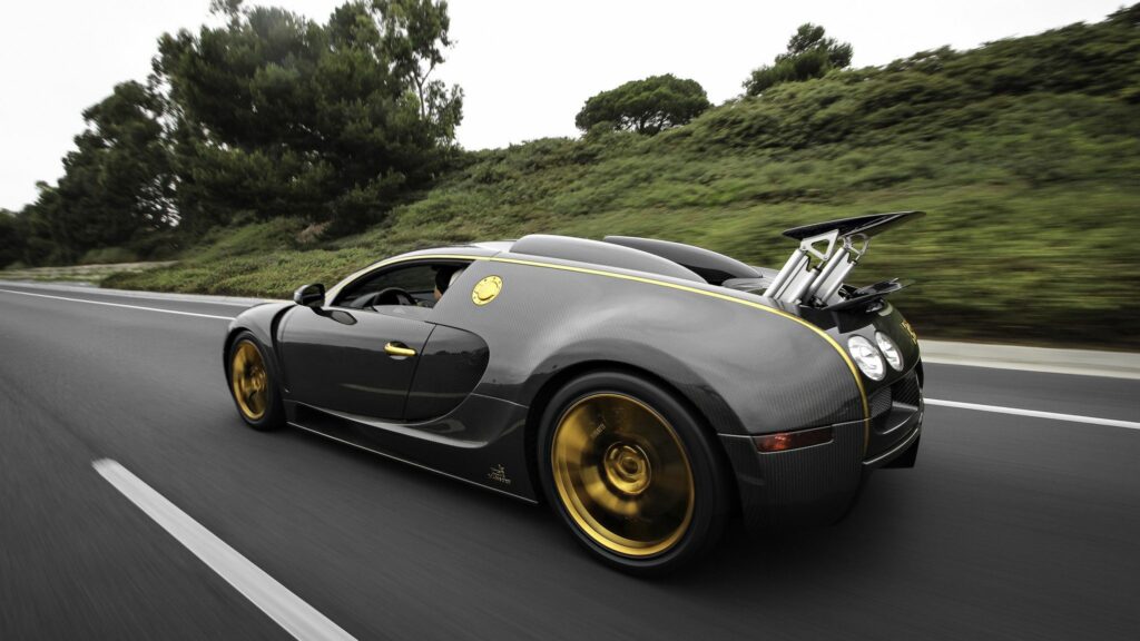 Stunning Bugatti Veyron Side View Wallpaper – Luxury & Performance