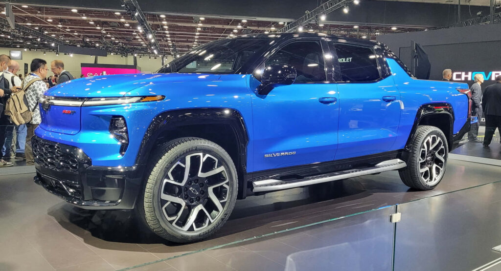 Modern Chevrolet Silverado EV Wallpaper: Bold Design for Road Trips