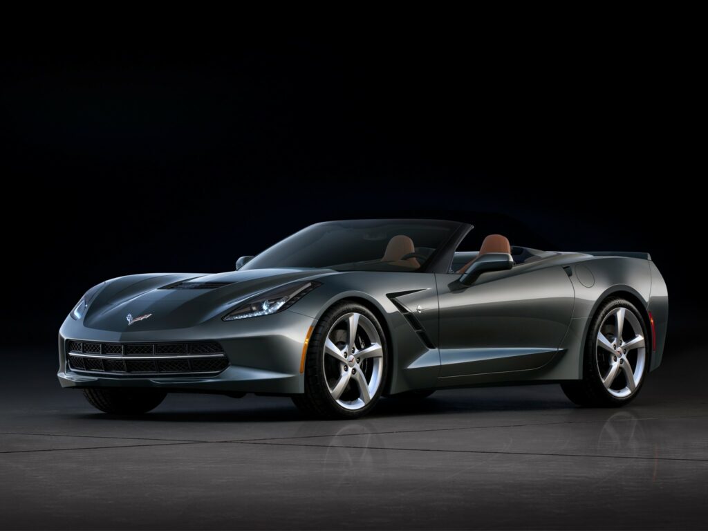 Sleek Chevrolet Stingray C7 Wallpaper: Dynamic Design & Curves