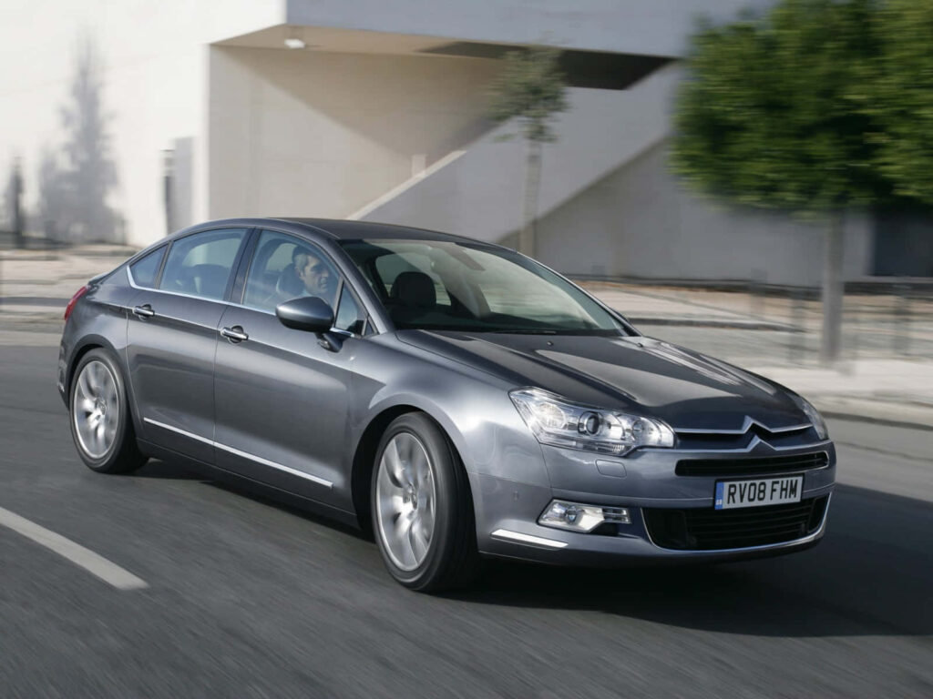 Sleek Citroën Car Wallpaper: Modern Design & Urban Sophistication