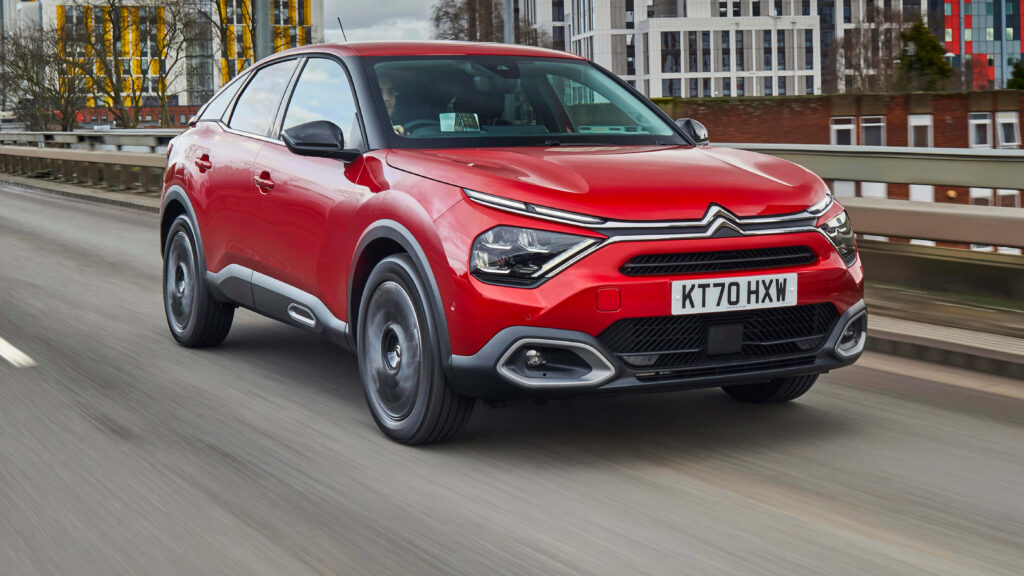 Modern Citroën Wallpaper: Bold Red Design in Urban Landscape