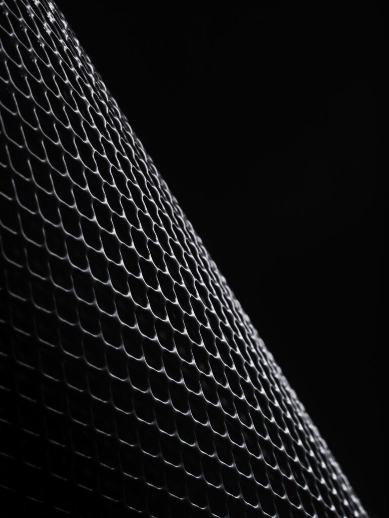 Modern Dark Mesh Wallpaper - Sleek Metallic Design on Black Background