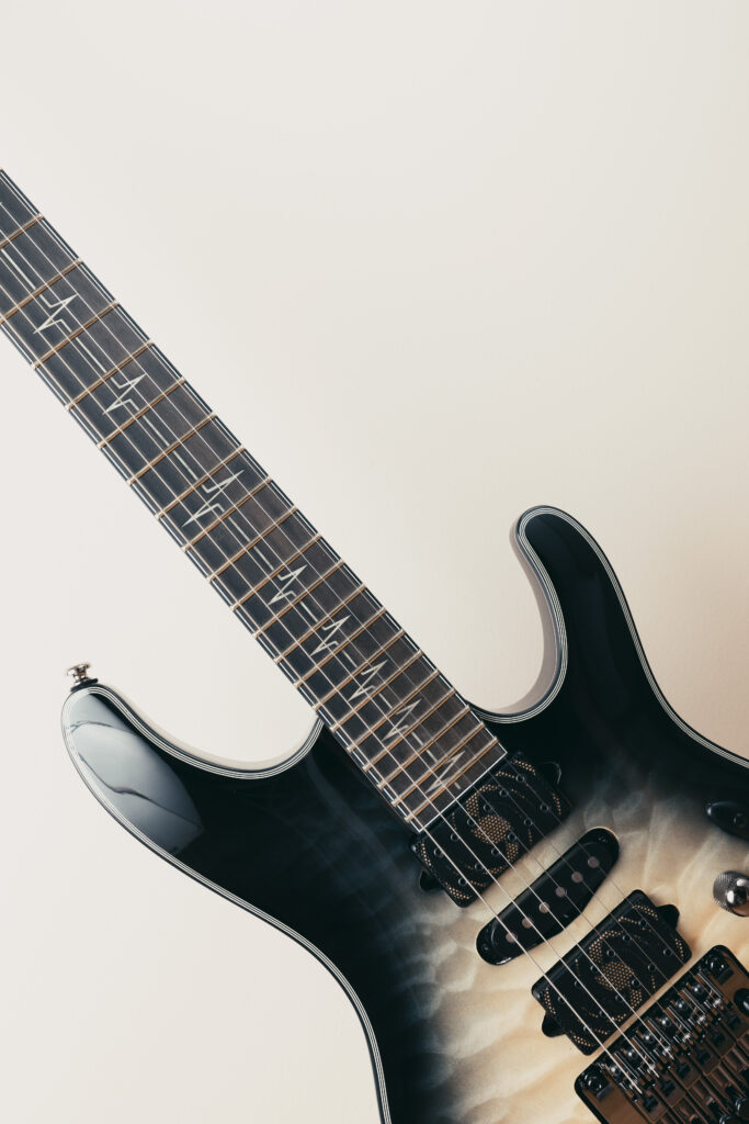 Sleek Electric Guitar Wallpaper: Glossy Black Elegance for Music Lovers