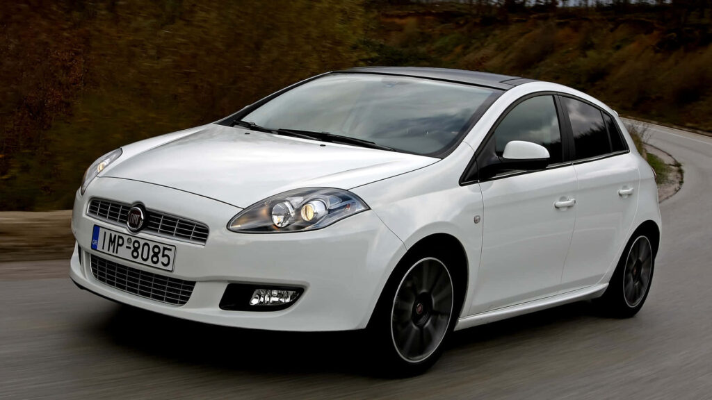Sleek Fiat Bravo Wallpaper: Stylish Design on Scenic Curving Road