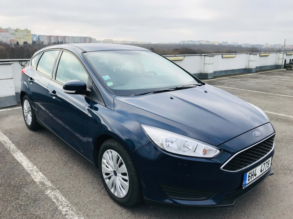 Sleek Ford Focus parked on rooftop showcasing modern sporty design under cloudy sky wallpaper