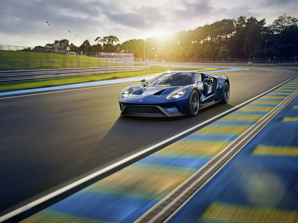 Dynamic Ford GT Wallpaper: Racing Elegance Under Dramatic Sky
