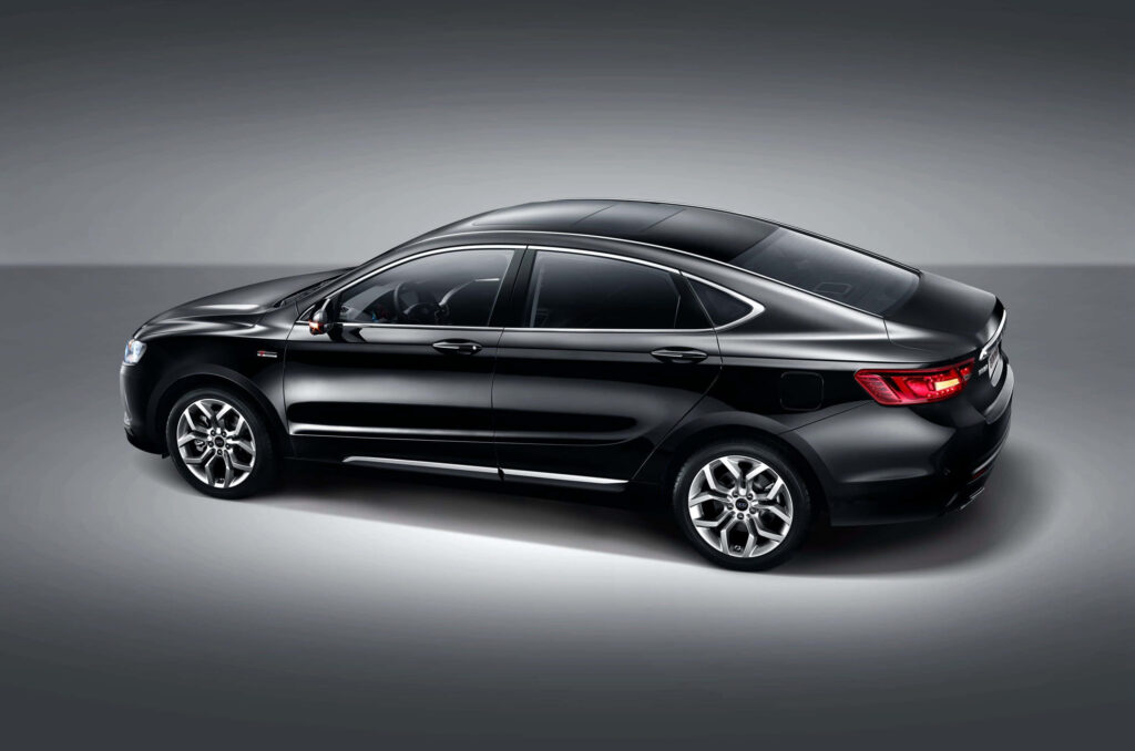 Sleek Geely Car Wallpaper: Modern Design on Minimalistic Gradient